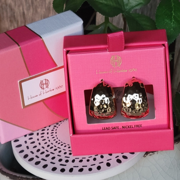 NEW House of Harlow 1960 hammered gold tone thick hoop crescent shaped earrings - Picture 8 of 11